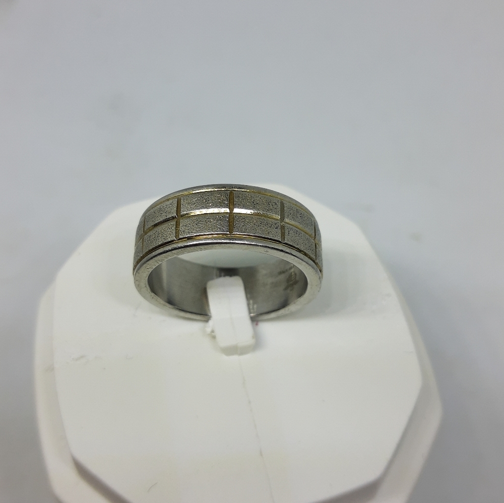 Men's size 8 ring